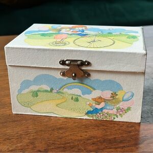 Vintage children’s musical jewelry box